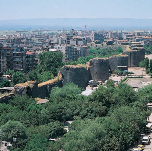 Diyarbakir, ciudad de puentes y murallas