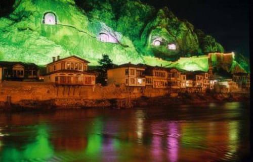 Castillo, mansiones y tumbas reales en Amasya