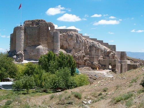 Harput, el castillo de leche y la cueva misteriosa