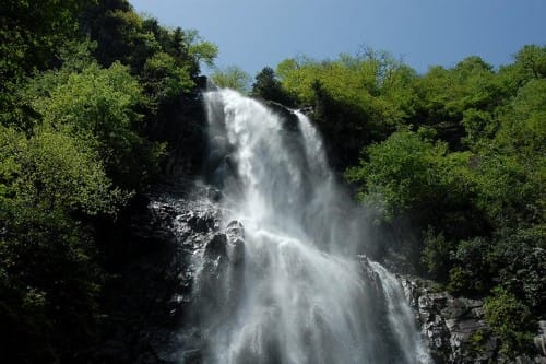 La doble cascada Mençuna, en el Mar Negro