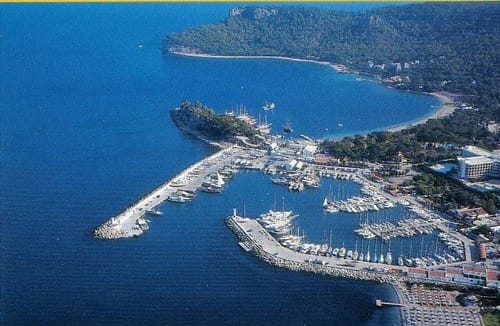 Kemer, playa de la costa Mediterránea